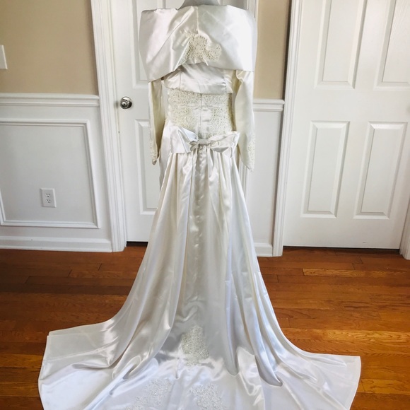 Custom made stunning beaded 2 in 1 wedding dress - Picture 4 of 10